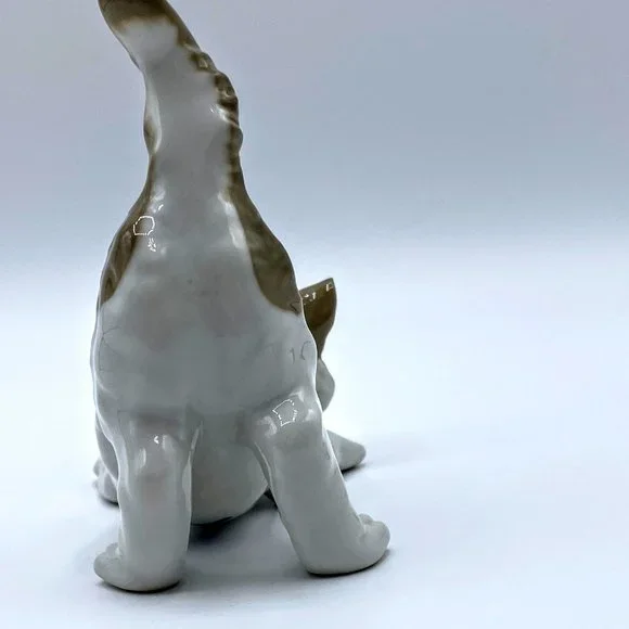 Retired LLADRO "Playful Cat #5019" figurine, 4.5" mint